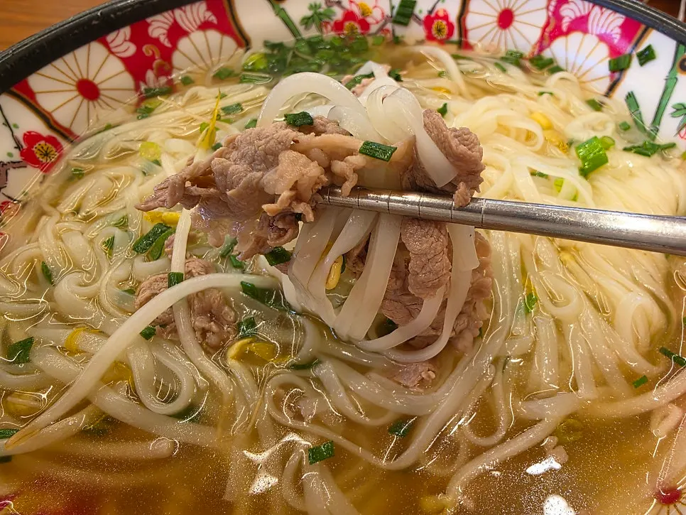 Noodles wrapped with meat from the pho
