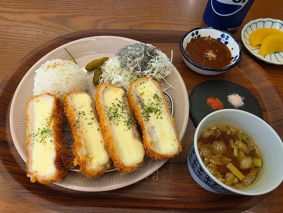 Table setting of the mozzarella cheese katsu with mini cold soba set