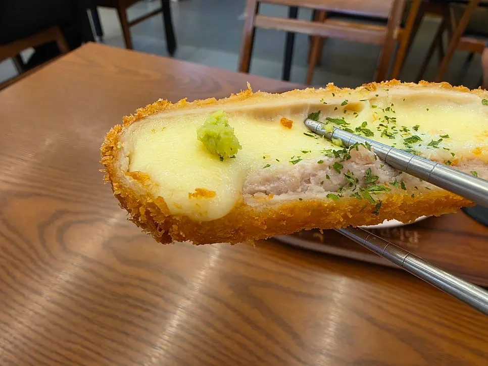 Mozzarella cheese katsu served with salt and wasabi