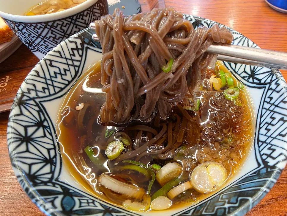 Mini cold soba topped with slushy ice and grated radish