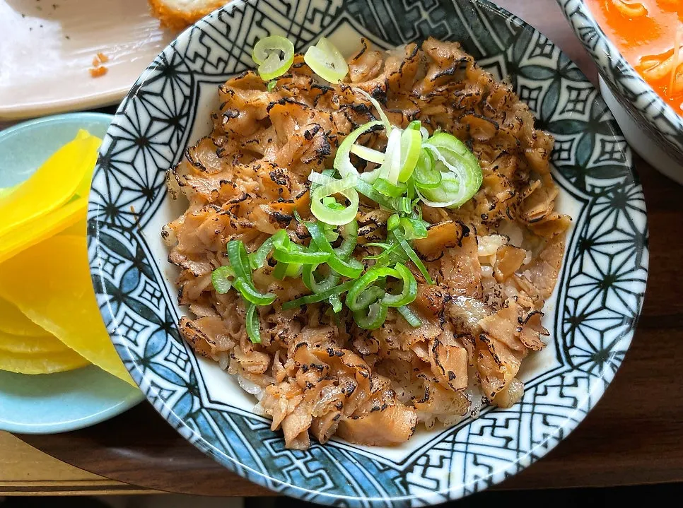 세트로 나온 불맛 미니부타동
