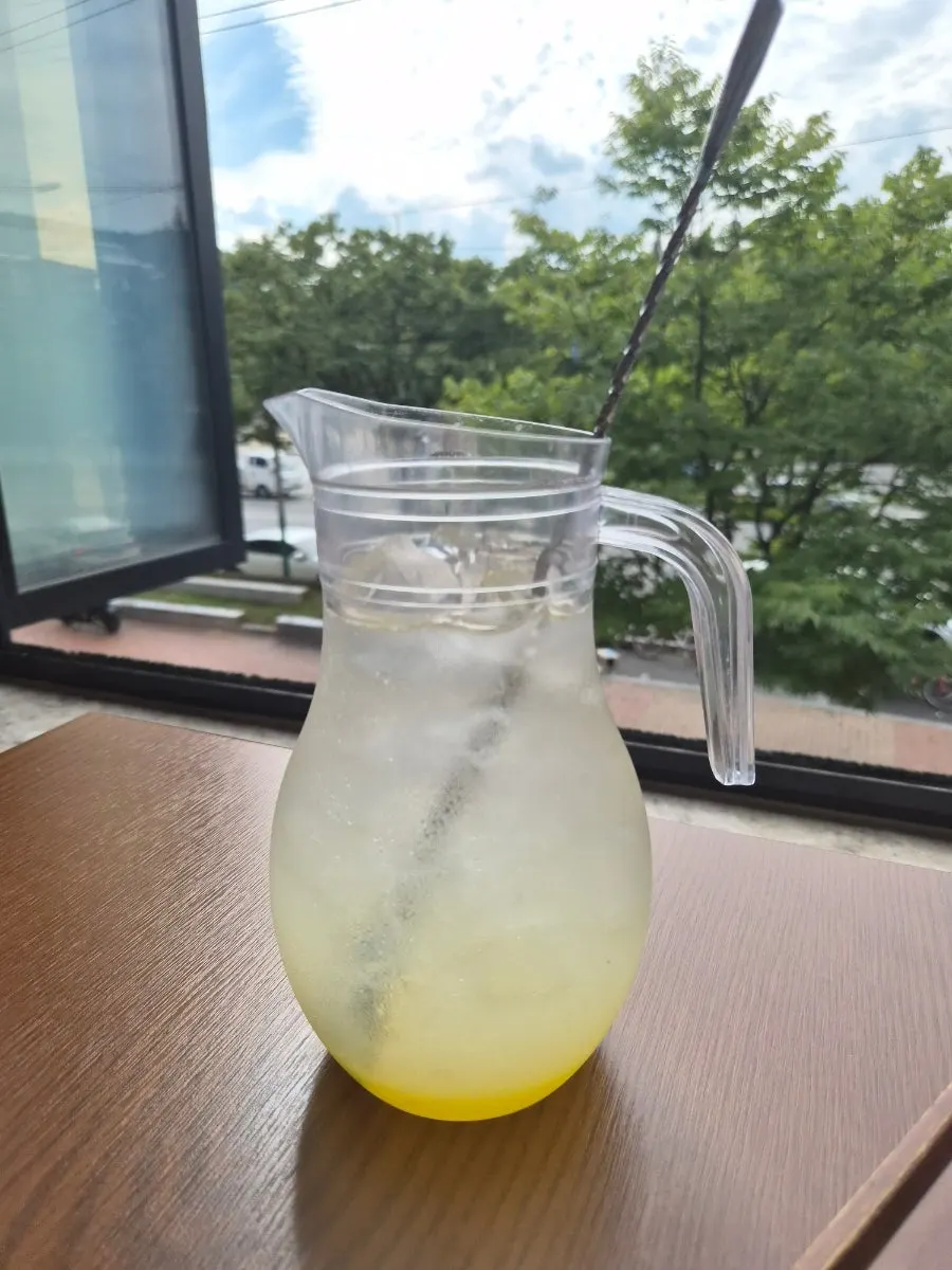 식사 마무리로 마신 레몬에이드