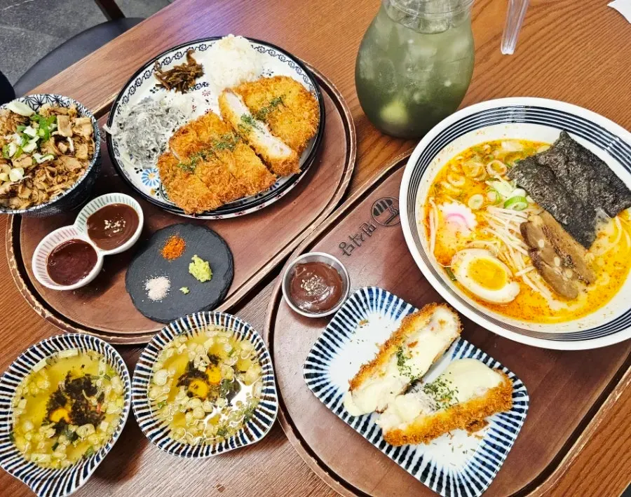 양 많은 샤인머스켓 에이드와 면식당 상차림