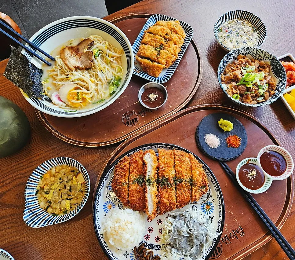 Tonkotsu ramen and handmade pork loin katsu from the two-person set