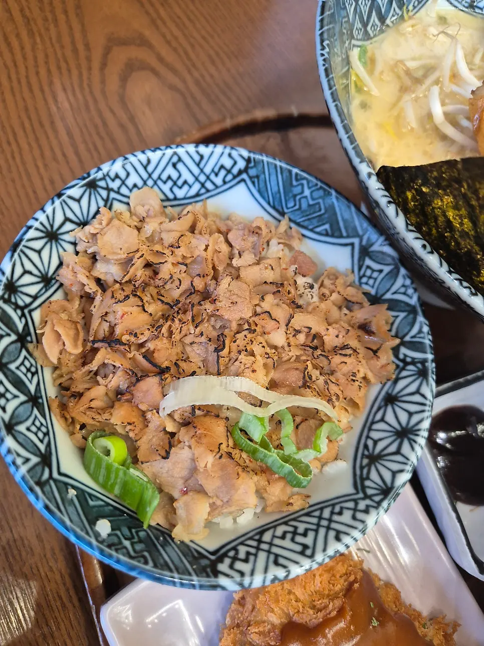 돈코츠라멘 세트로 나온 불맛 미니부타동