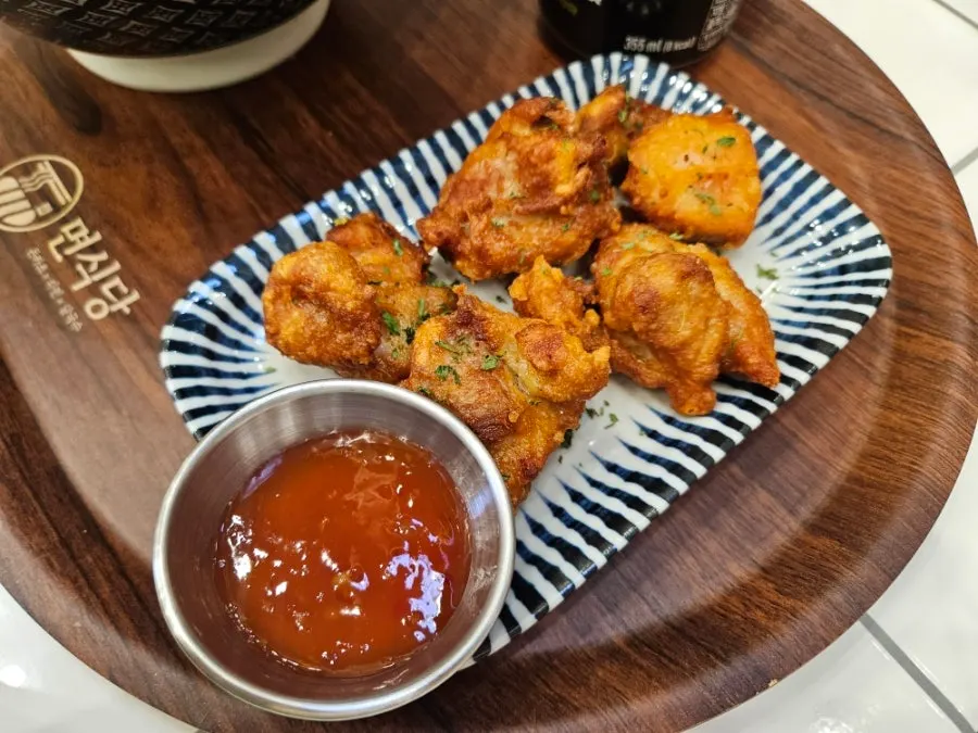 Karaage served with sweet and spicy sauce