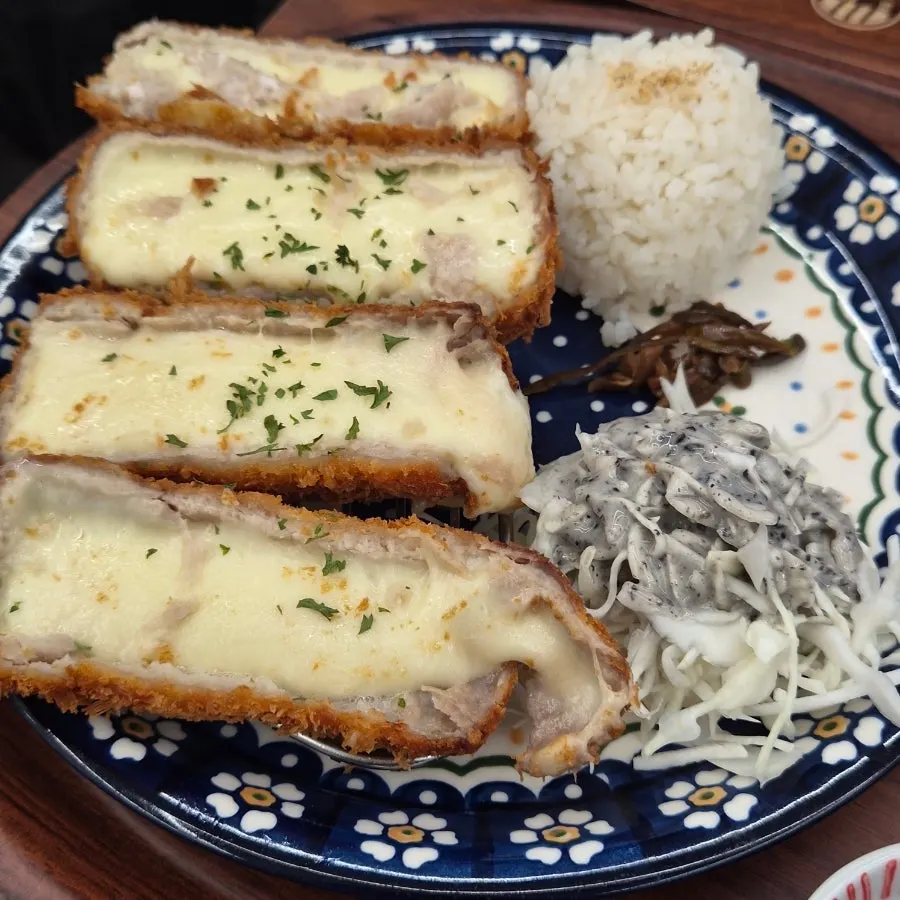 덜 맵게 주문한 샤브쌀국수 국물과 면
