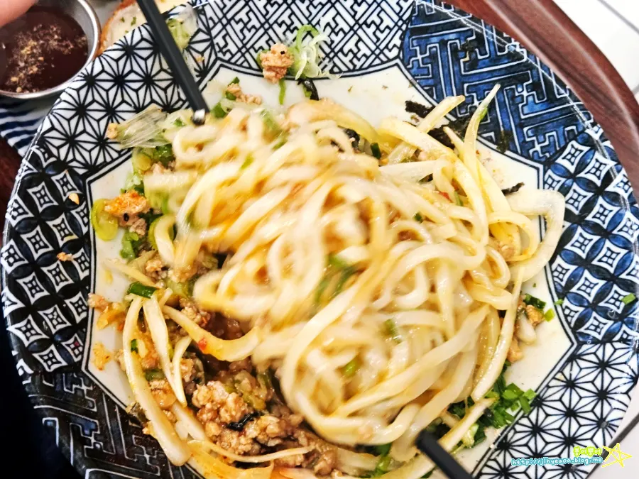 Kelp vinegar served alongside the mazesoba