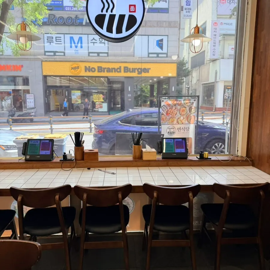 Window seating at Myeonsikdang Suji Government Office branch