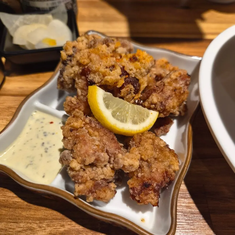 Handmade karaage made with chicken thigh meat
