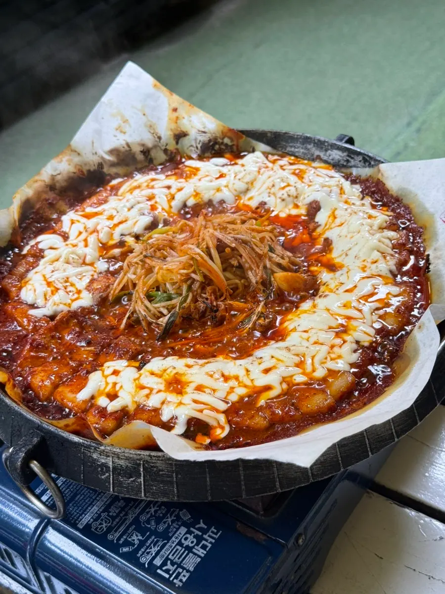 불판에 오른 토마토장 삼겹살 2인분