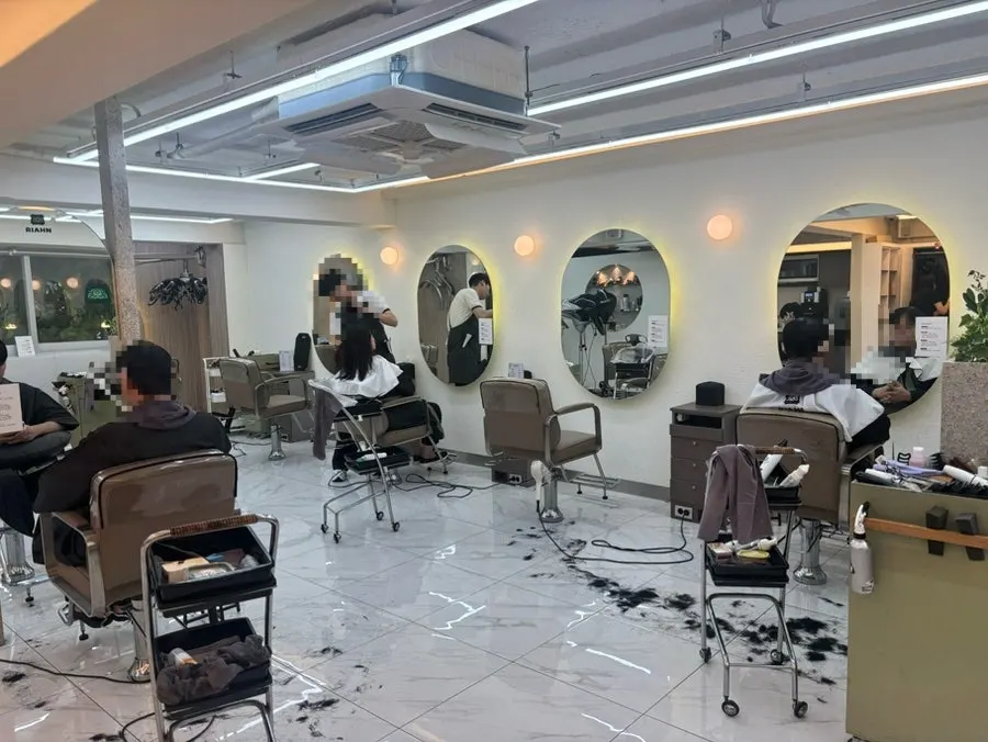 미용실 한쪽에 마련된 대기공간