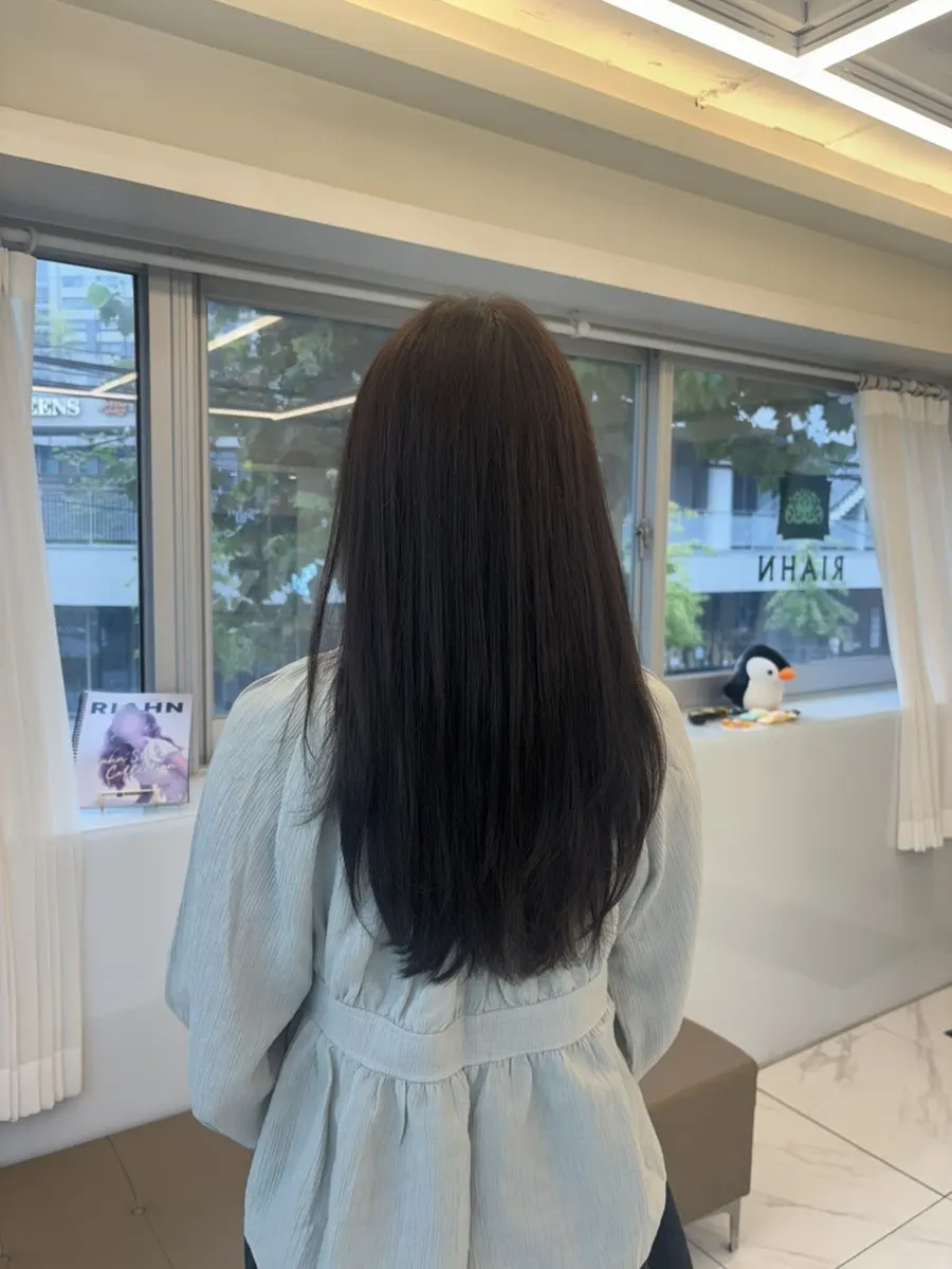 단정하게 정리된 염색 후 헤어 스타일