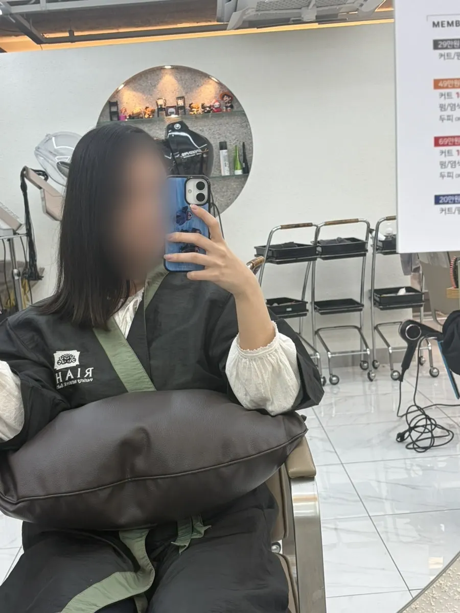 Long black hair with damaged ends