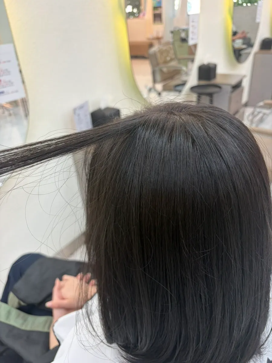 Soft, subtly showing brown hair color after dyeing