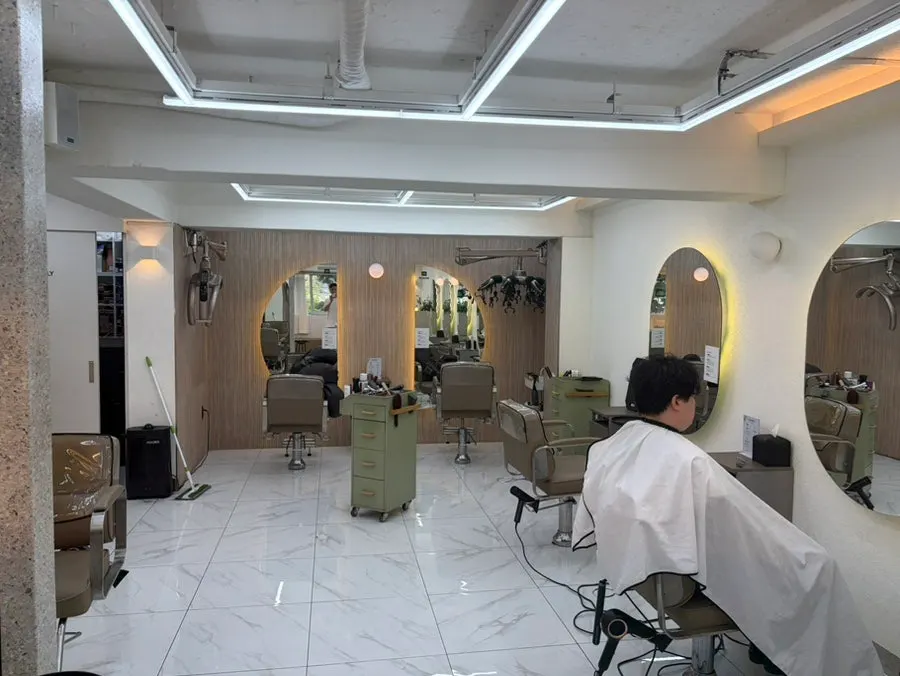White-toned interior of Lian Hair Myeongji University Branch 2