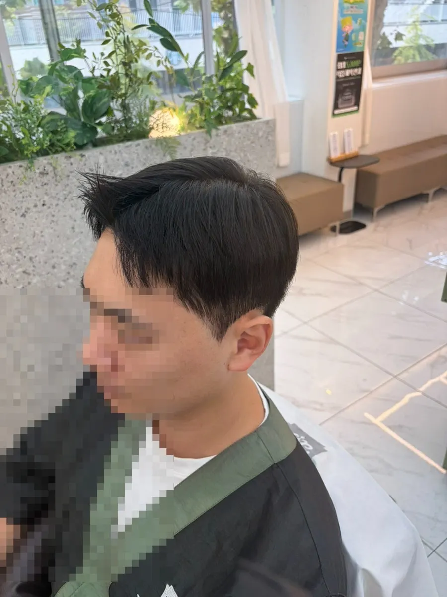 Clean men's hair after the down perm