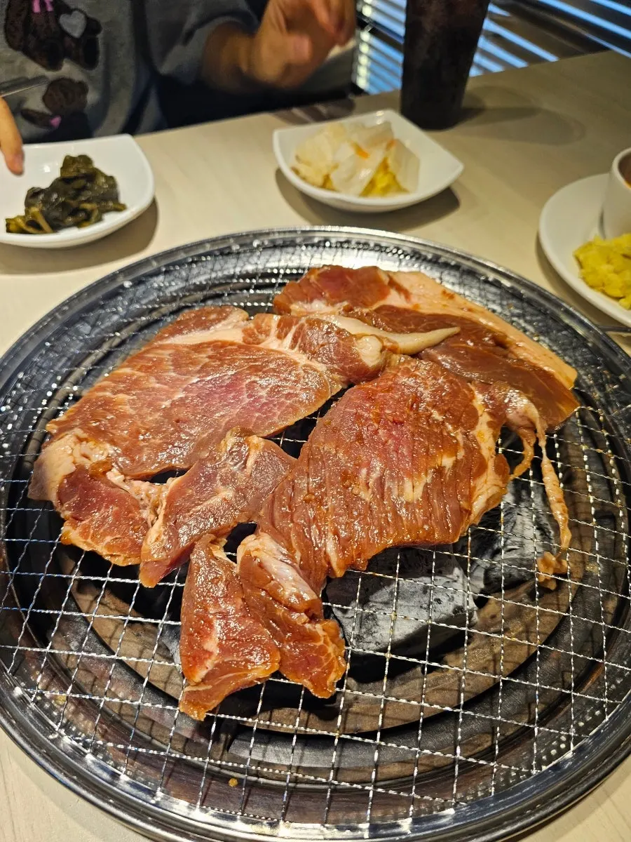 삼겹살과 목살 등 고기 라인업