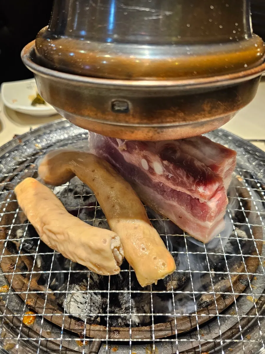 양파절임과 함께 먹는 숯불갈비
