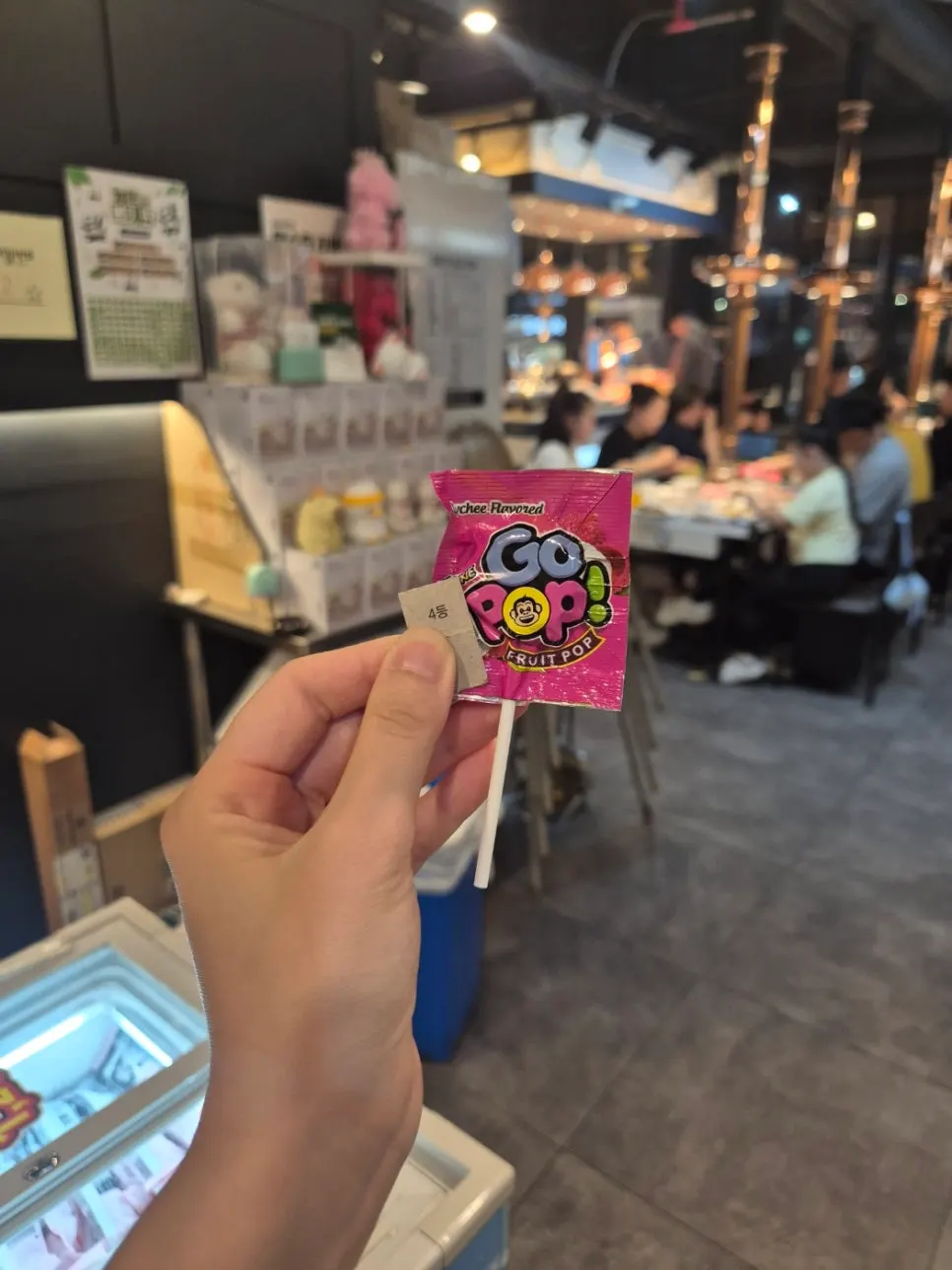 A lollipop the owner gave to the child