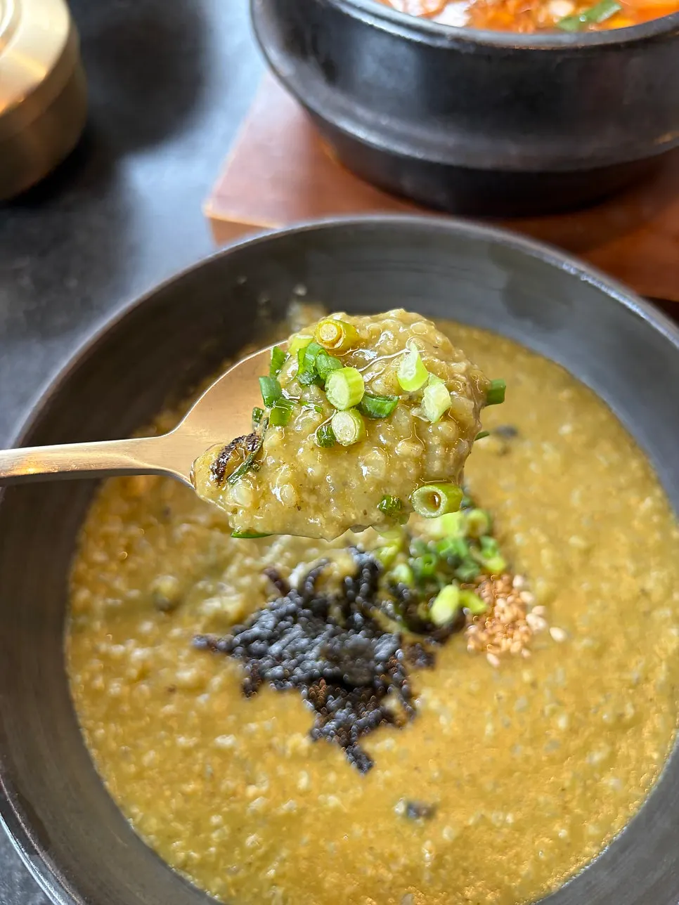 Bori-jjuk packed with bowl-shell