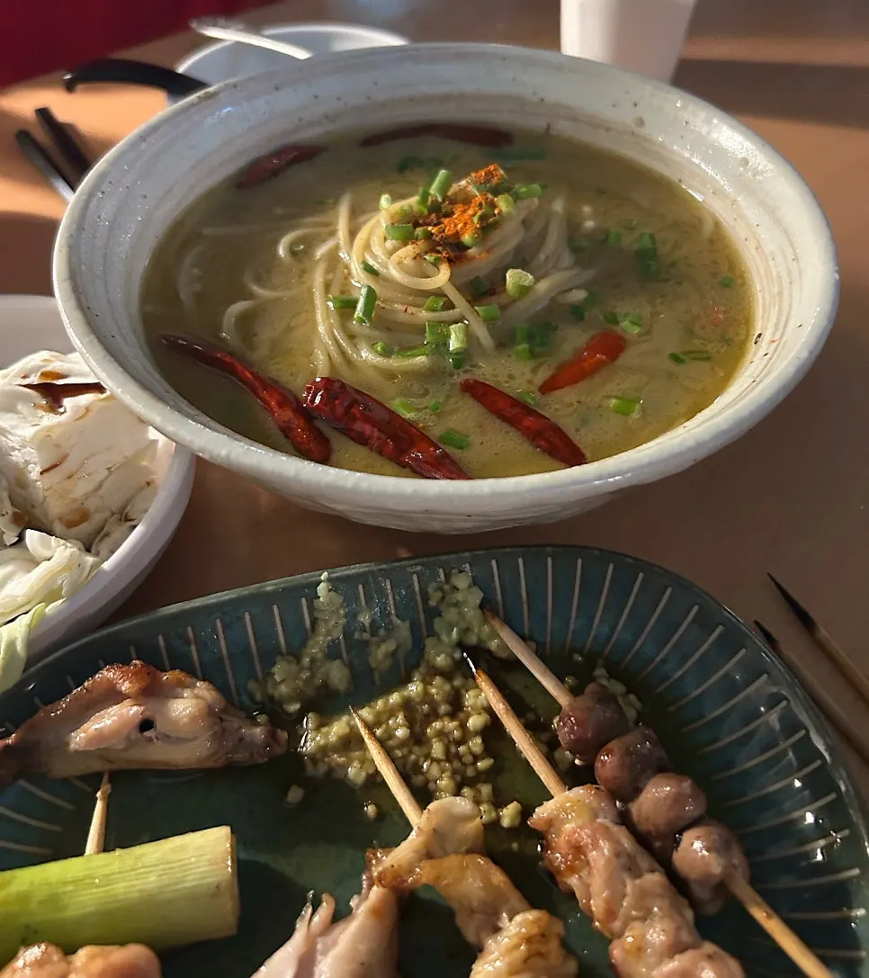 타래소스 바른 야키토리 꼬치 클로즈업