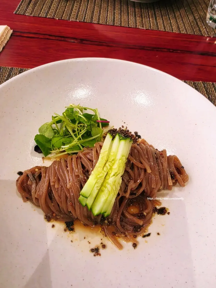 차례로 나온 런치 코스