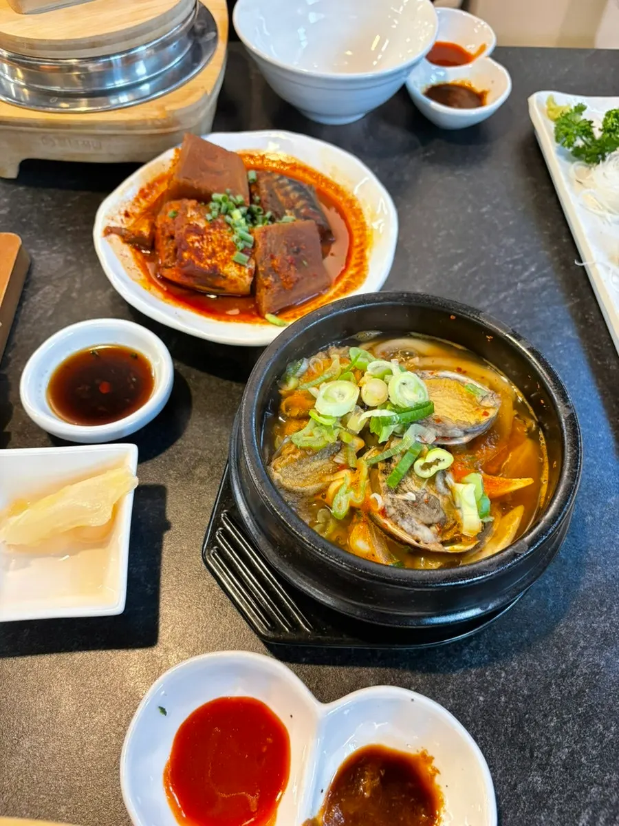 Seafood stew and braised mackerel served in turn