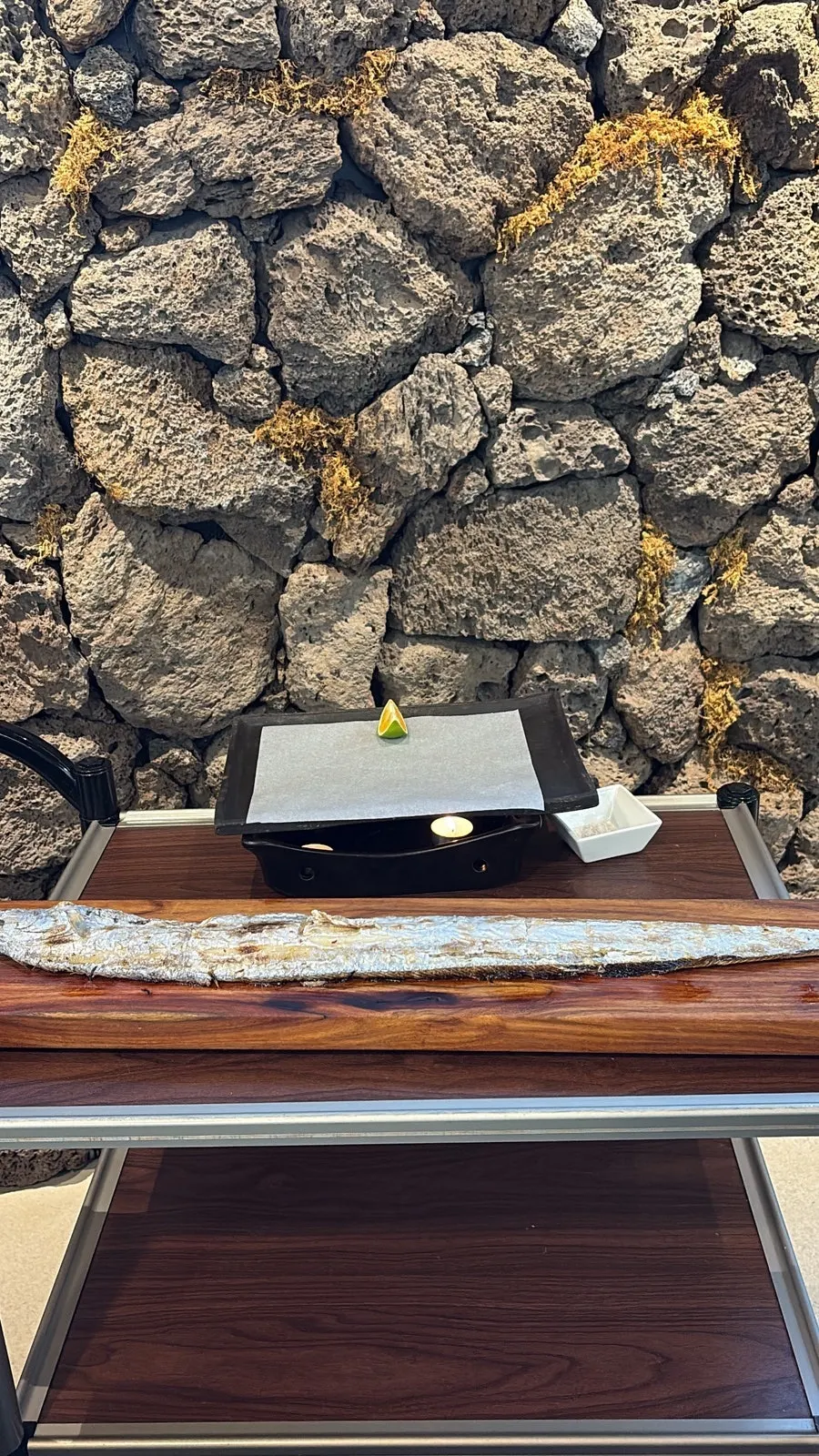 Whole hairtail served as part of the Hallasan set