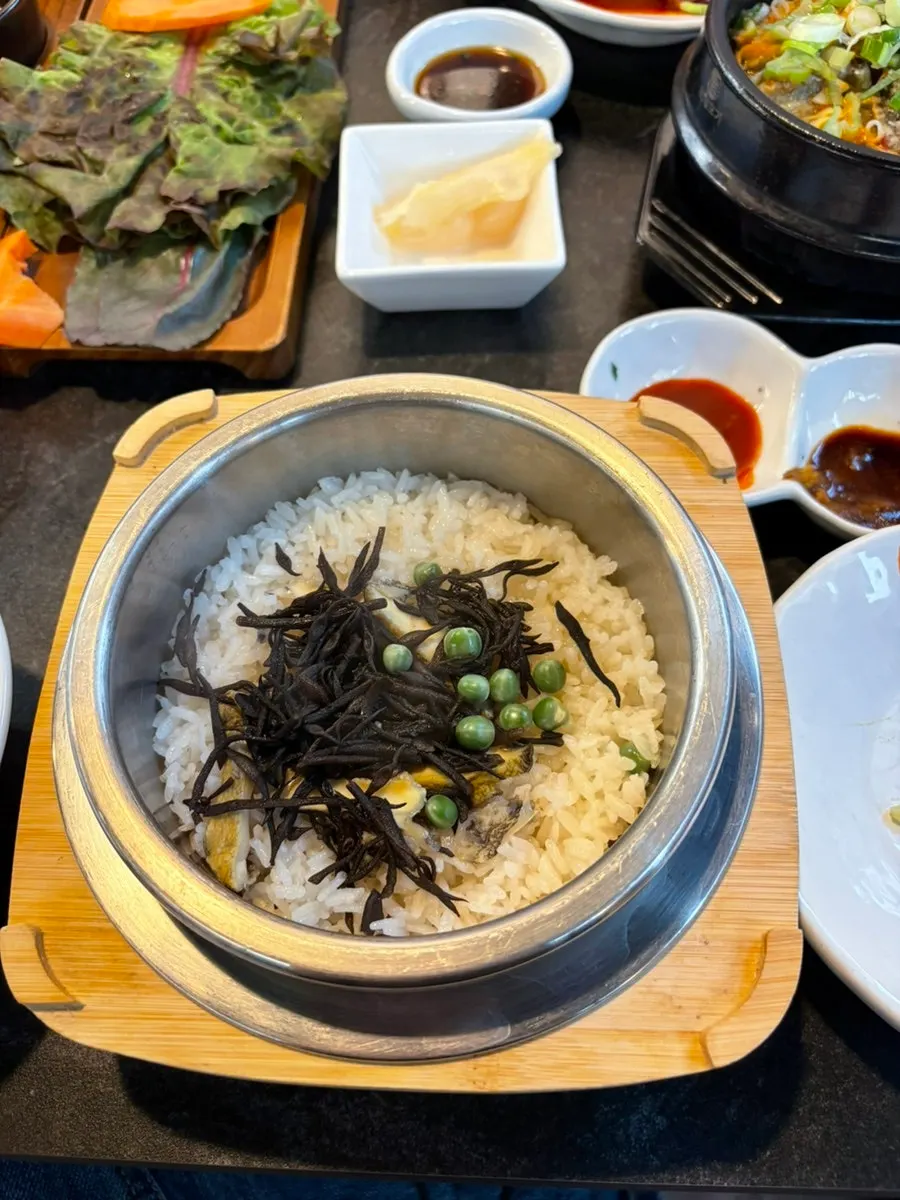 Abalone hot pot rice served to finish the meal
