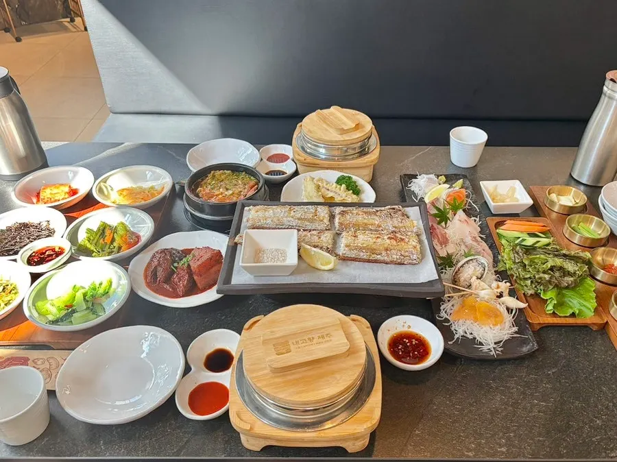 Full table spread of the Hallasan set