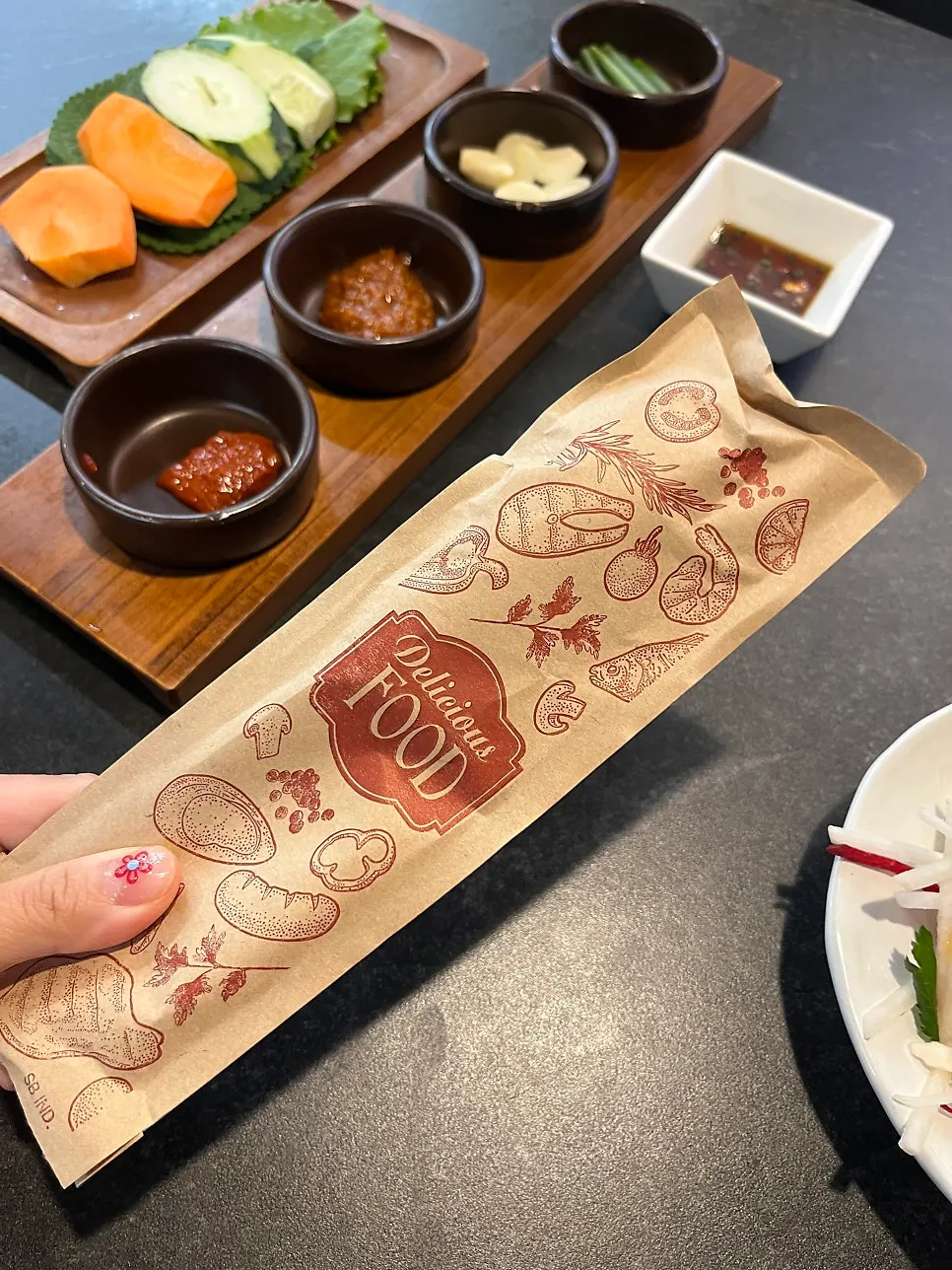 정식 주문 후 차려진 테이블