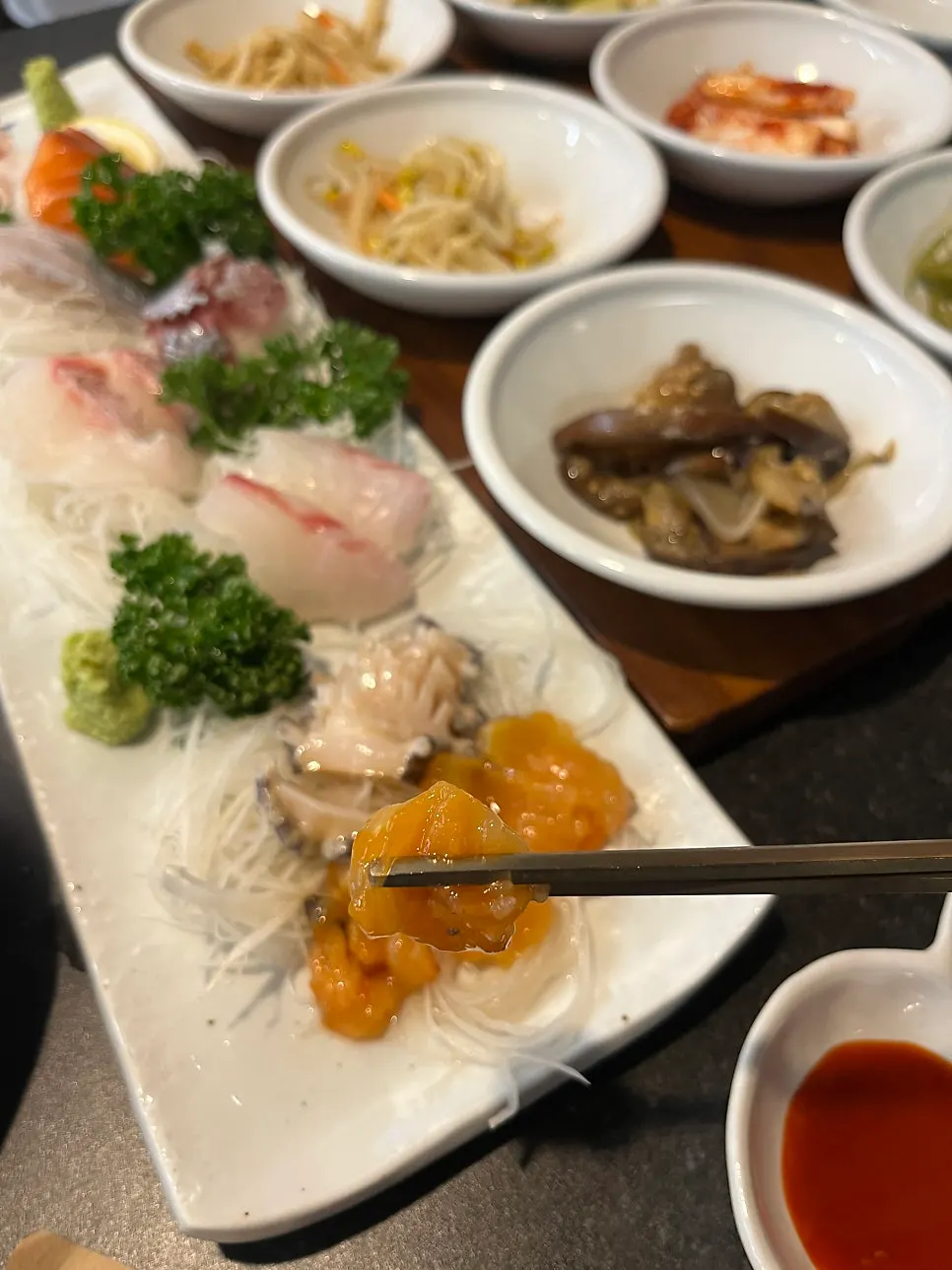 모듬회와 함께 나온 나물 반찬들