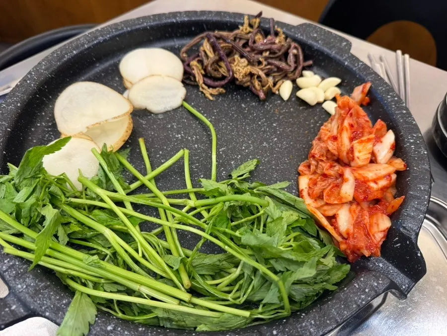 Table with tablet ordering at Naengsam Hanok