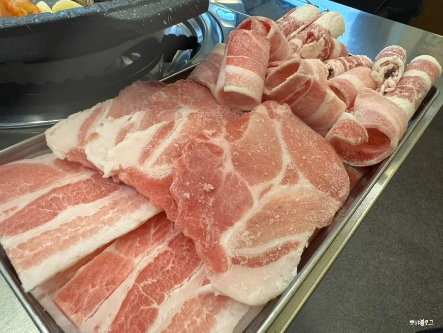 Frozen pork neck, beef belly, and other meat options