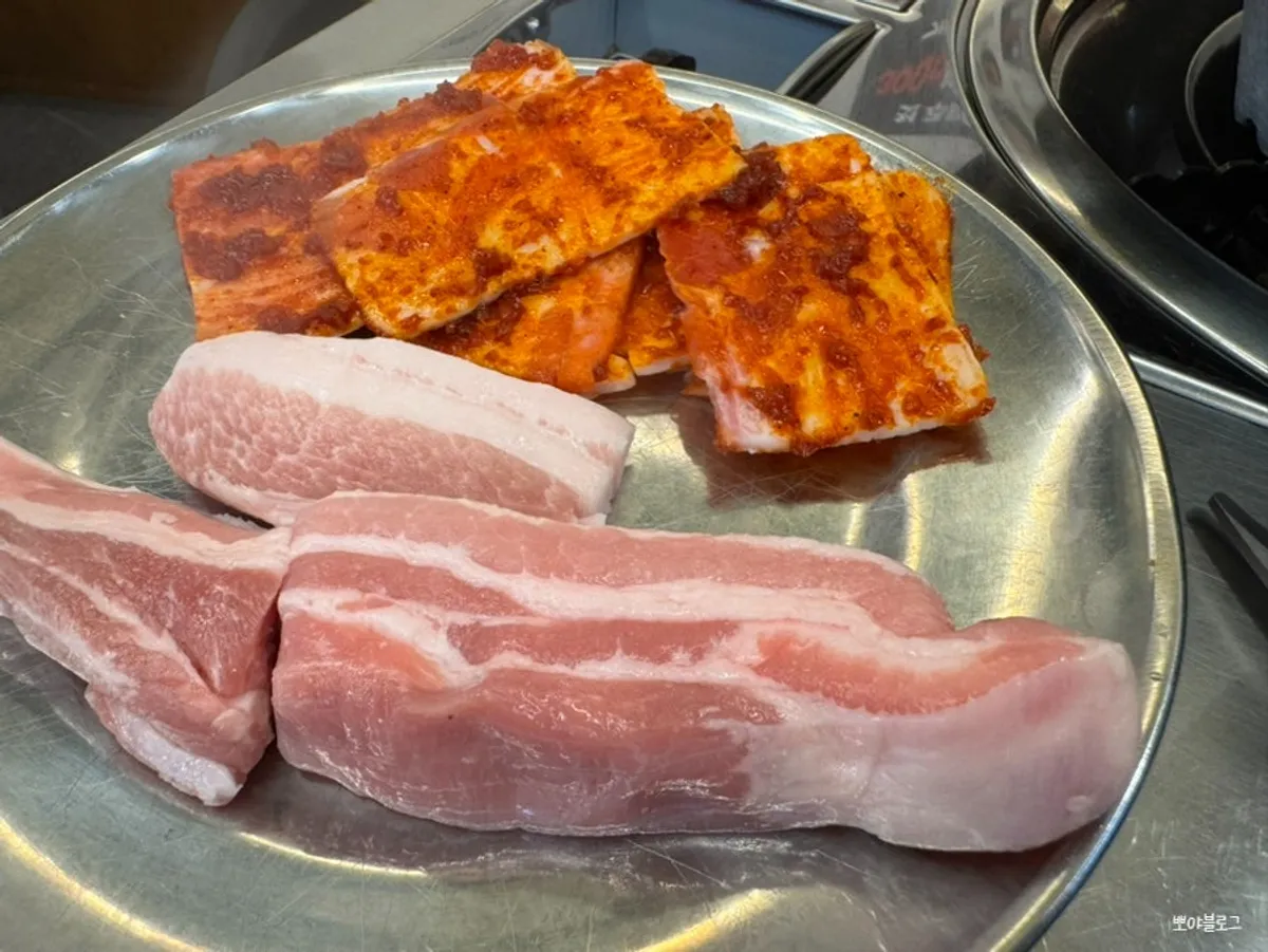 Naengsam Hanok set menu with multiple cuts