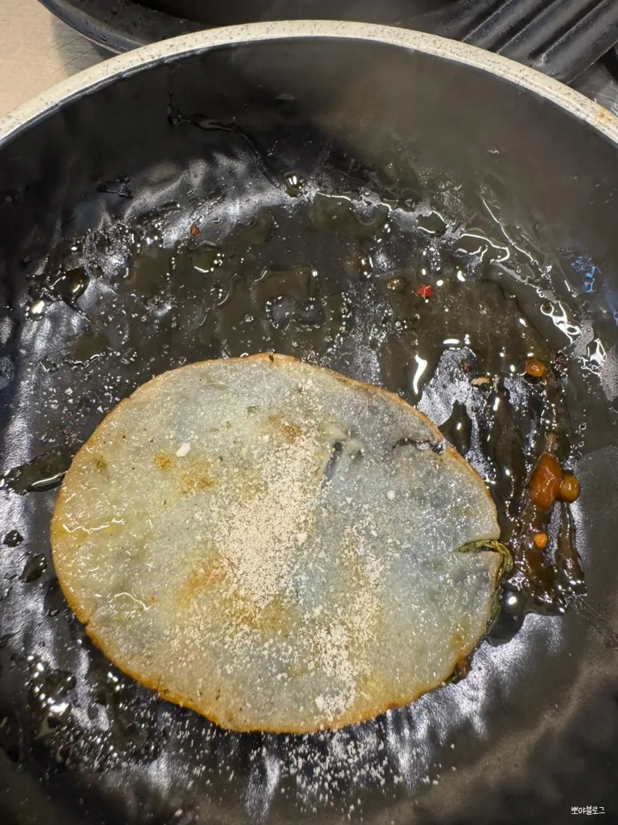Grilled potatoes sprinkled with honey butter seasoning