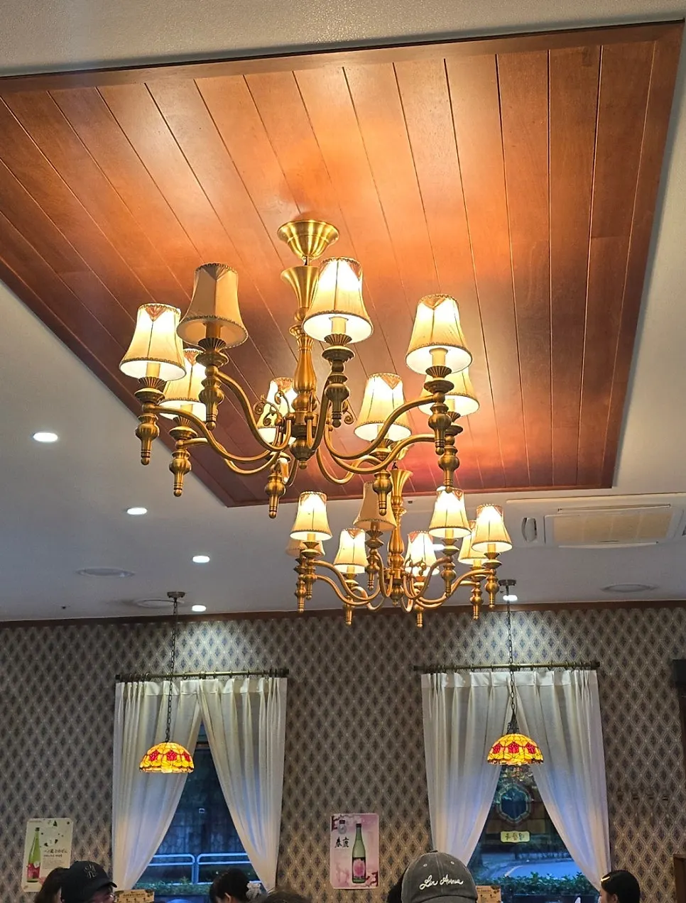 Naengsamok's dining hall decorated with props and wallpaper