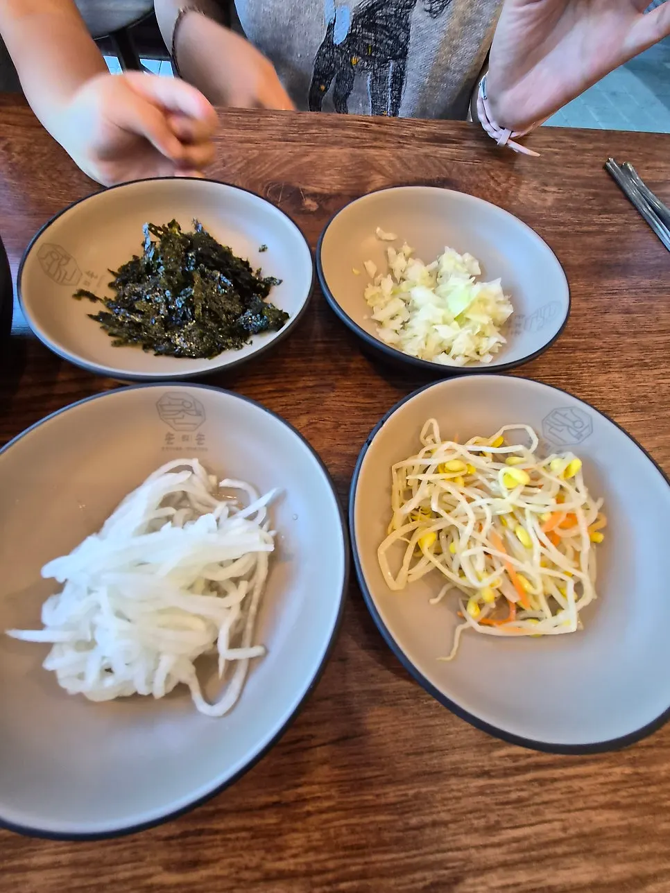 Stir-fried webfoot octopus with side dishes