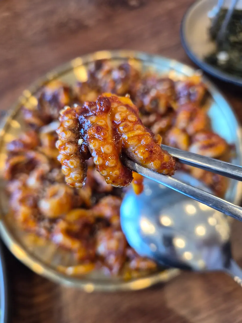 Smoky stir-fried webfoot octopus