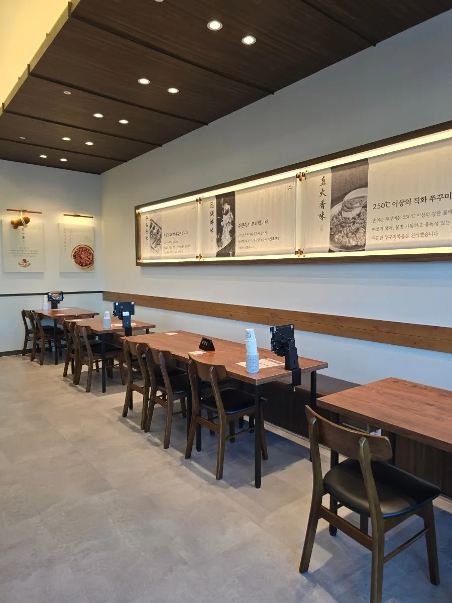 Dining hall with tables that can be combined together