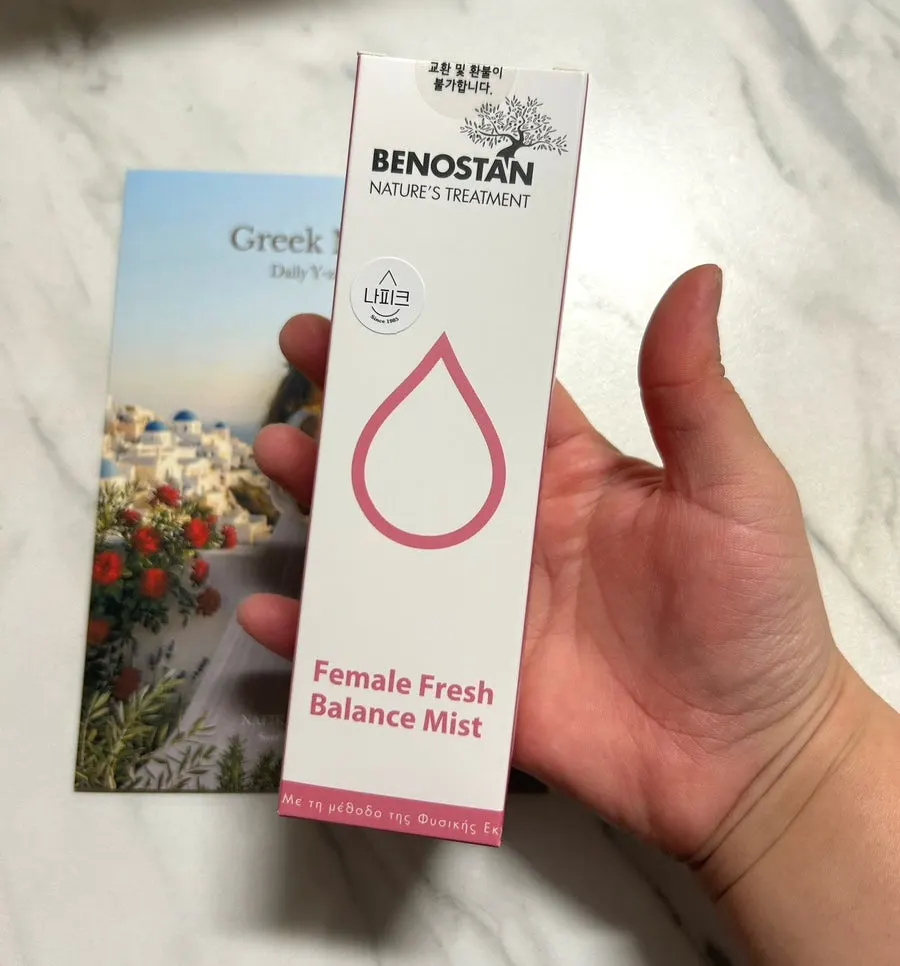 Feminine cleansing mist for outings