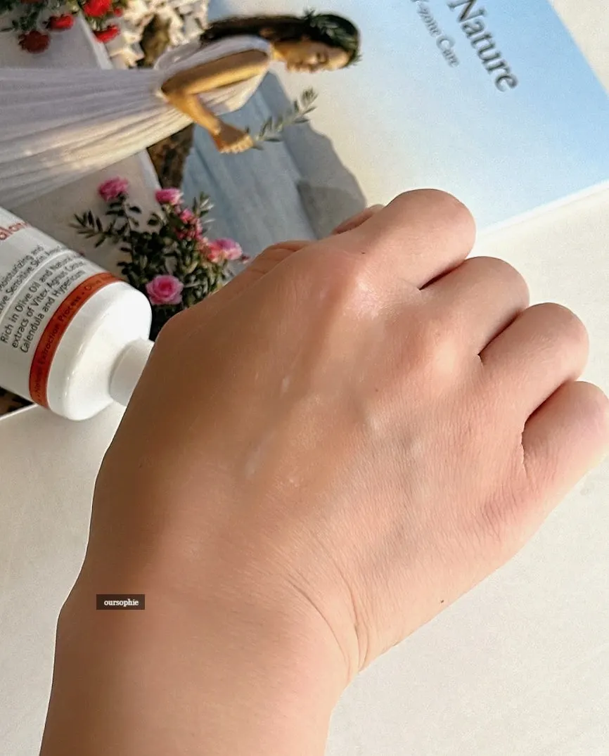 Napic moisturizing cream texture in use