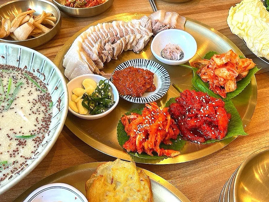 Cover image of a family meal spread at Nagwon-ui Soba near Chungmuro Station