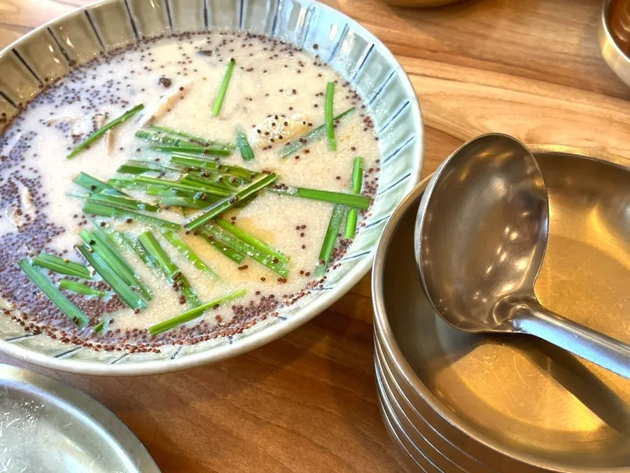 Perilla broth and sujebi dough pieces