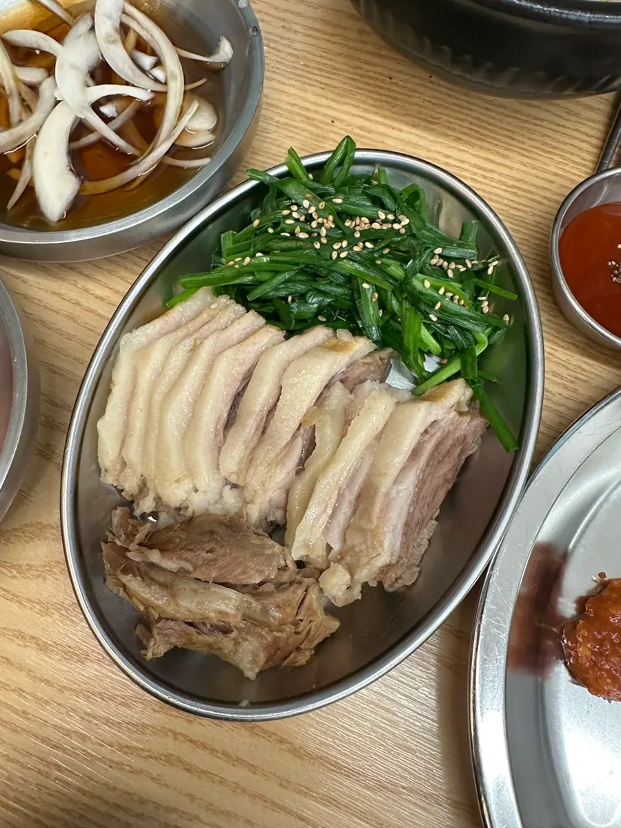 콩나물과 순대가 든 하얀국밥