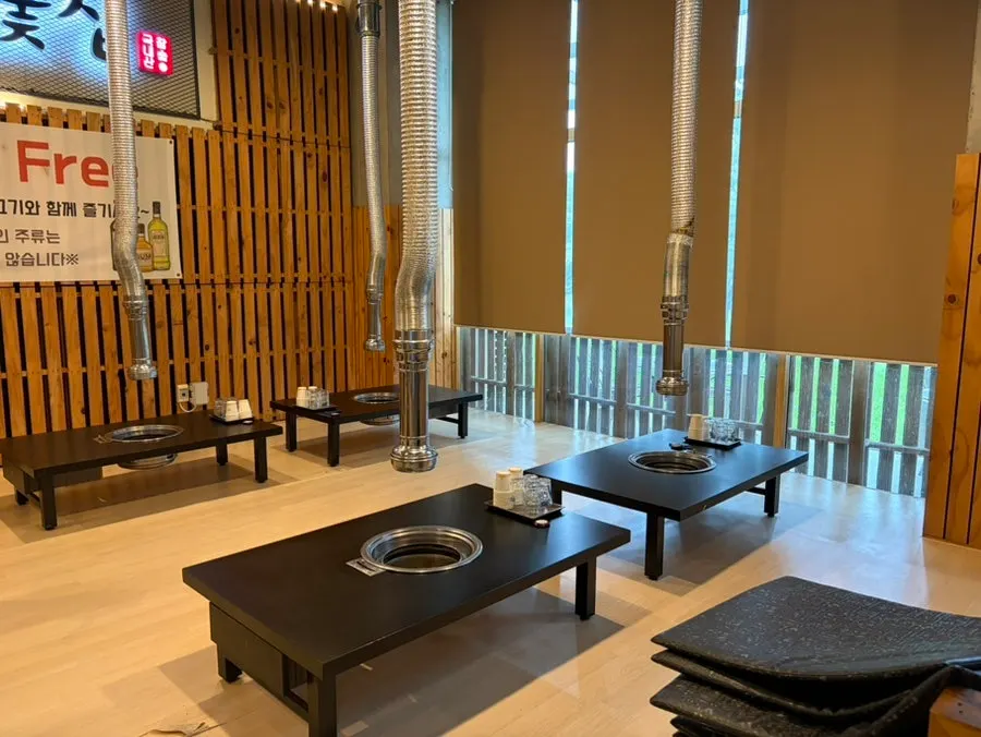 Floor seating area at Chamsutjip