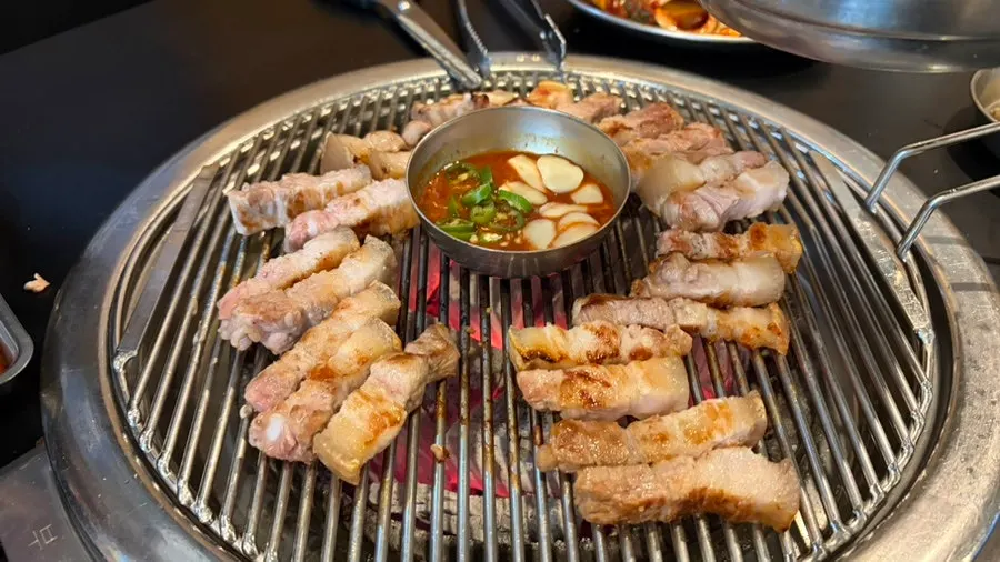 Ogyeopsal grilling over charcoal