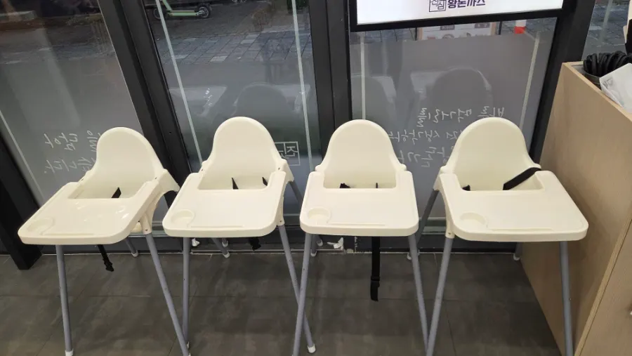 High chairs prepared in one corner of the restaurant