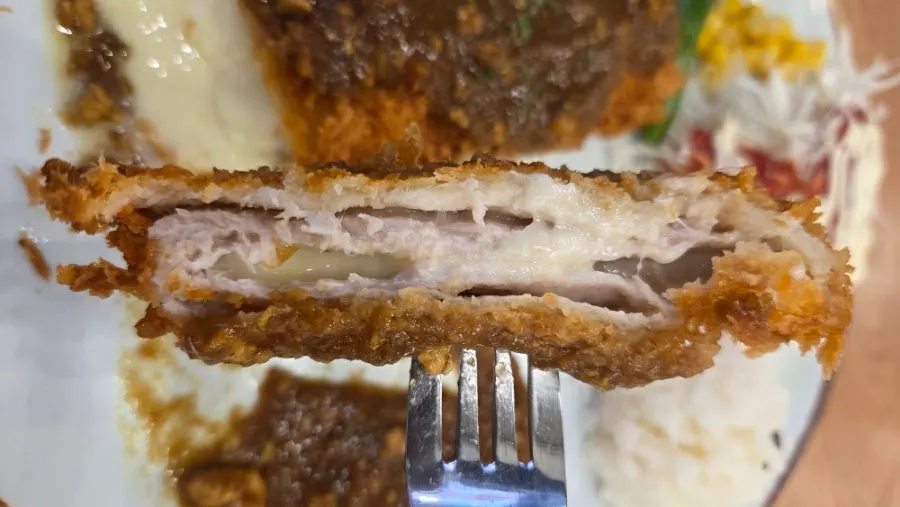 Generous cheese curry pork cutlet